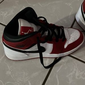 They are semi new, they do not have any details, they are clean,